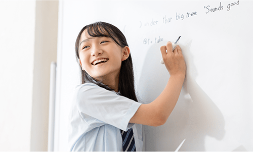 年齢と発達段階に応じたカリキュラムで真の英語力を育む